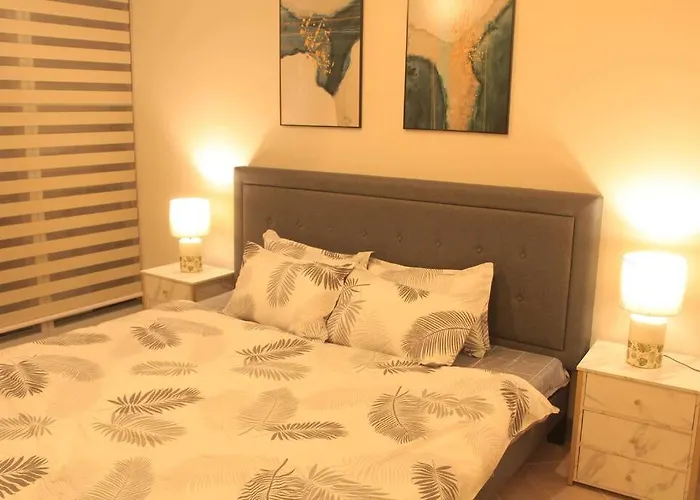 A2j Luxury 3br Near Uptown Mall Bgc Taguig