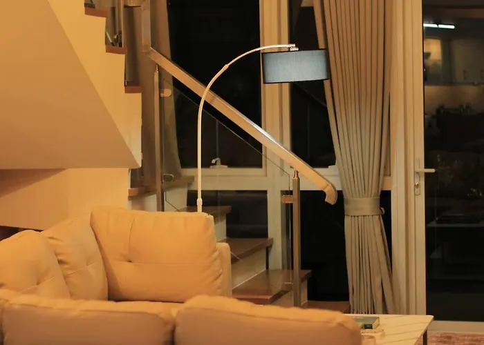 A2j Luxury 3br Near Uptown Mall Bgc Taguig *